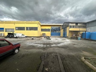 Capannone in Vendita a Massa, zona Romagnano, 1'600'000€, 1600 m²