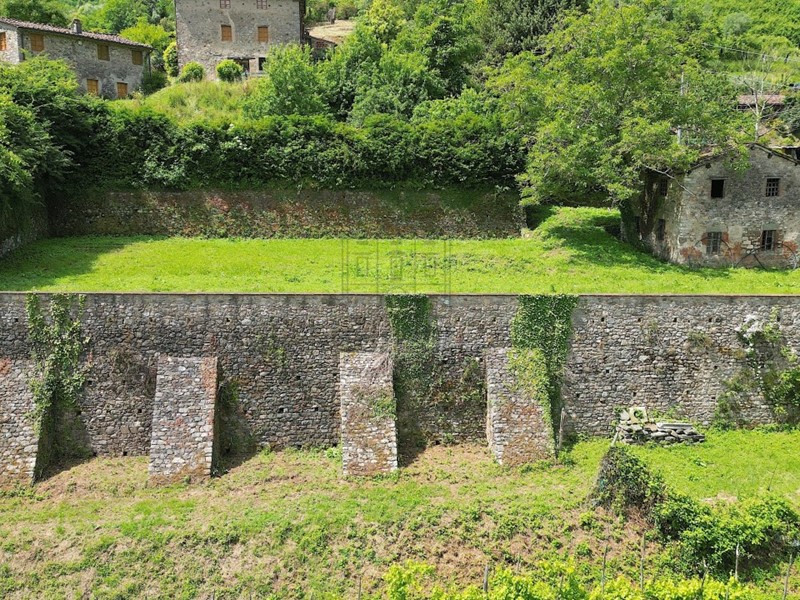 Villa in Vendita a Pescaglia, zona Nord, 1'550'000€, 850 m²