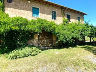 Casa Semi Indipendente in Vendita a San Miniato, zona Volpaio, 138'000€, 230 m²