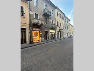 Immobile commerciale in Vendita a Pontedera, 95'000€, 55 m²