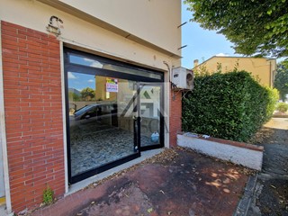 Capannone in Affitto a Lucca, zona Nave, 650€, 65 m²