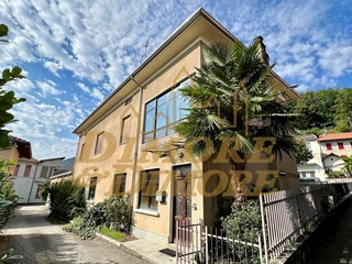 Casa Indipendente in Vendita a Pella, 349'000€, 575 m²