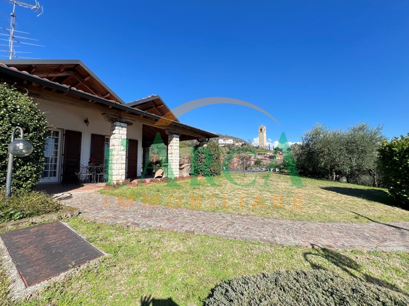 Casa Indipendente in Vendita a Adro, 700'000€, 340 m², con Box