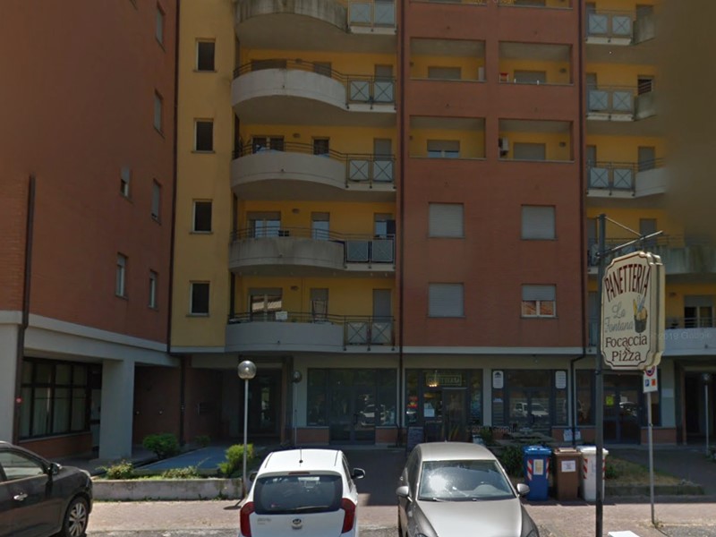 Immobile commerciale in Vendita a Aulla, zona Albiano Magra, 120'000€, 106 m²