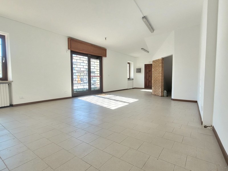 Immobile commerciale in Affitto a Manerbio, 380€, 50 m²