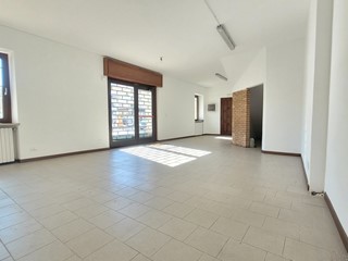 Immobile commerciale in Affitto a Manerbio, 380€, 50 m²