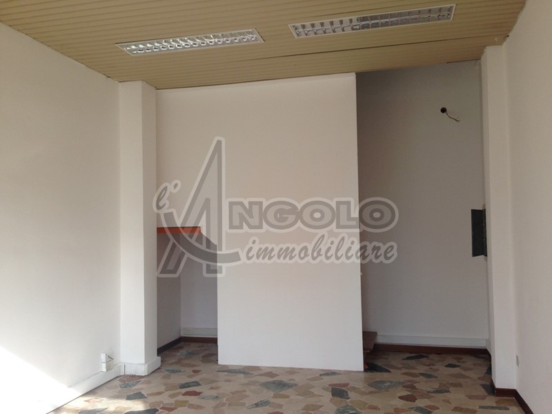 Immobile commerciale in Affitto a Occhiobello, 400€, 30 m²