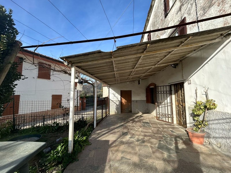 Casa Semi Indipendente in Vendita a Castelnuovo Magra, 120'000&euro;, 166 m²