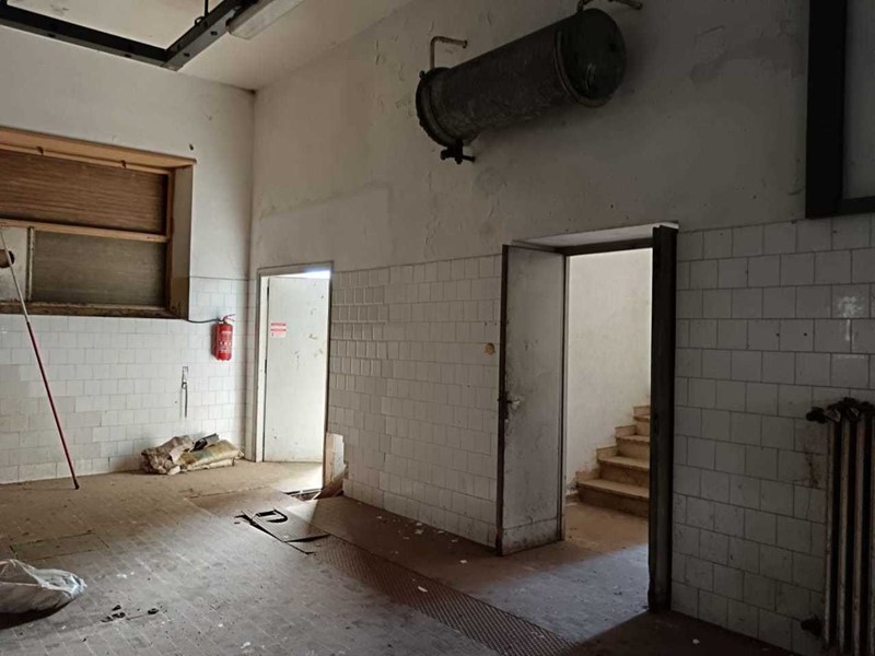 Attività commerciale in Vendita a Amelia, 200'000€, 300 m²