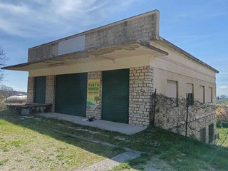 Attività commerciale in Vendita a Amelia, 200'000€, 300 m²