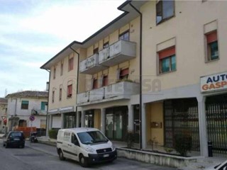 Immobile commerciale in Vendita a Longare, 143'000€, 145 m²