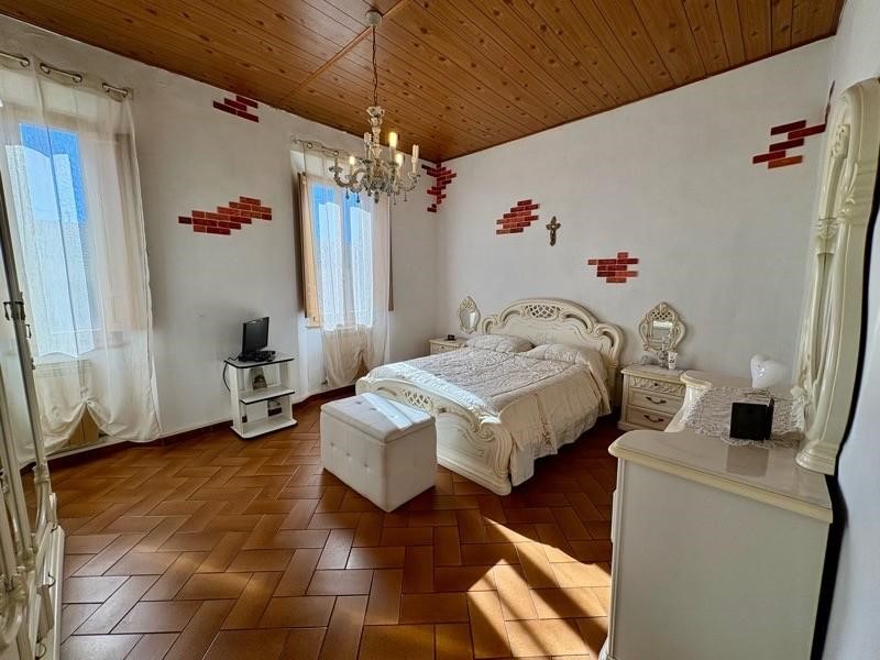 Appartamento in Vendita a Certaldo, 145'000&euro;, 140 m², con Box