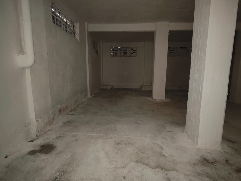 Magazzino in Vendita a Napoli, 88'000€, 355 m²