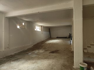 Magazzino in Vendita a Napoli, 88'000€, 355 m²