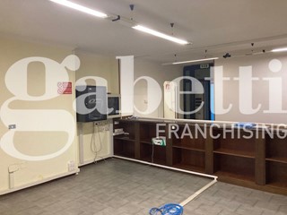 Ufficio in Affitto a Battipaglia, 1'800€, 240 m²