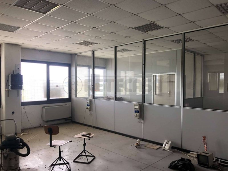 Capannone in Vendita a Monticello Conte Otto, 121'000&euro;, 245 m²