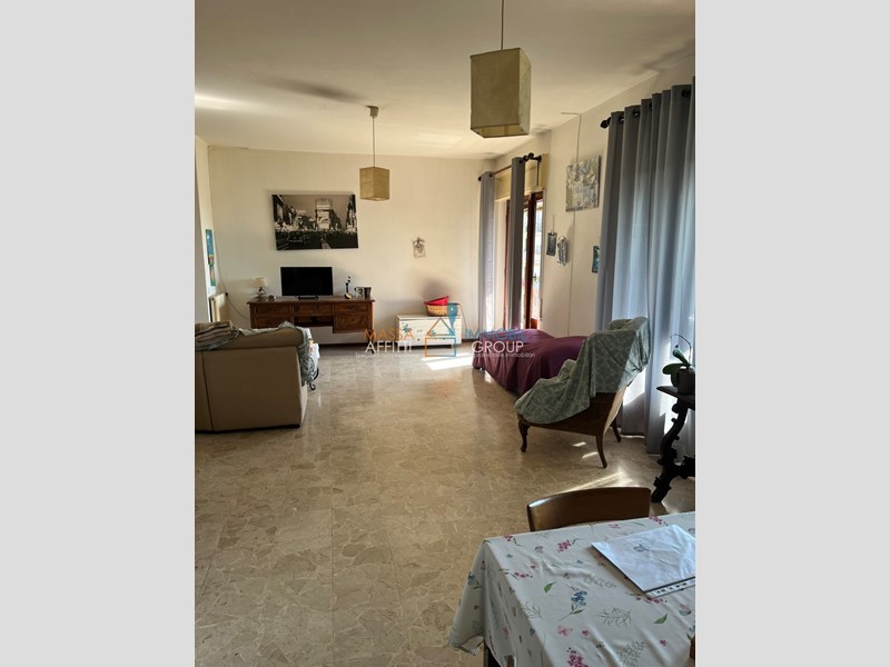 Appartamento in Vendita a Carrara, zona Avenza, 200'000€, 145 m²