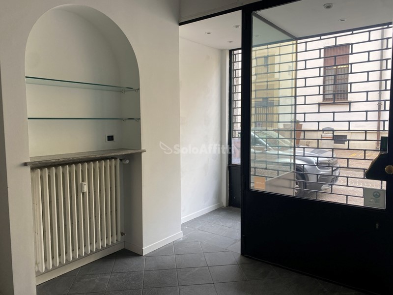 Capannone in Affitto a Corsico, zona Centro storico, 900€, 50 m²