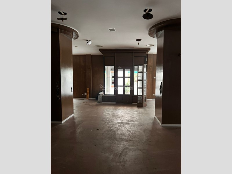 Capannone in Affitto a Pescara, zona Corso Vittorio Emanuele, 300 m²