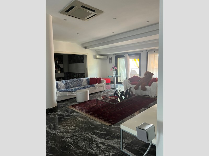 Appartamento in Vendita a Caserta, zona centro, 550'000€, 170 m²