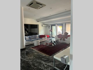 Appartamento in Vendita a Caserta, zona centro, 550'000€, 170 m²