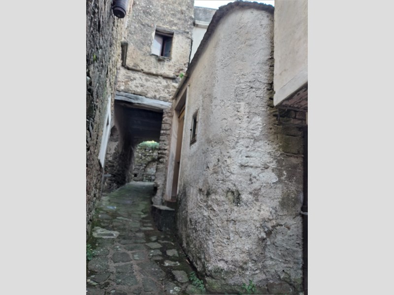 Casa Semi Indipendente in Vendita a Serramezzana, zona Centro, 28'500€, 40 m²