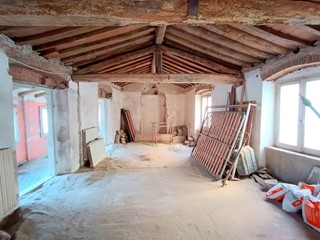 Casa Semi Indipendente in Vendita a Carrara, 88'000€, 110 m²