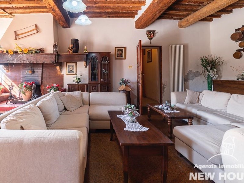 Casa Indipendente in Vendita a Vecchiano, zona Nodica, 365'000€, 350 m², arredato