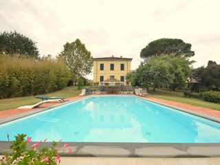 Villa in Vendita a Lucca, zona Pieve Santo Stefano, 2'850'000€, 840 m²
