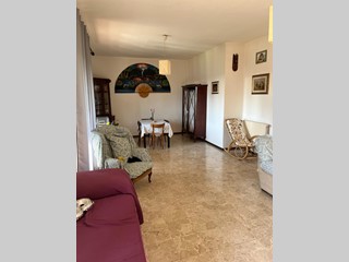 Appartamento in Vendita a Carrara, zona Avenza, 200'000€, 130 m², arredato