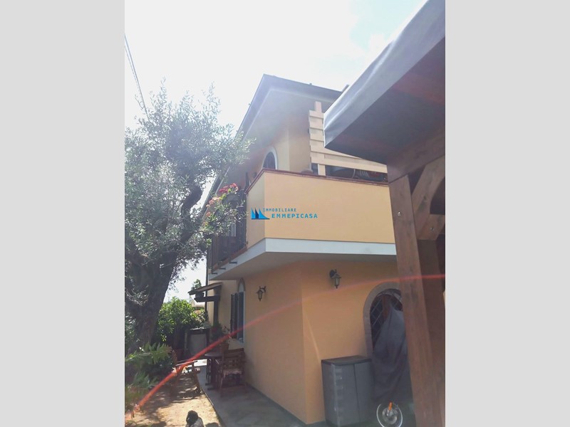 Villa bifamiliare in Vendita a Montignoso, zona Cervaiolo, 349'000&euro;, 120 m², arredato