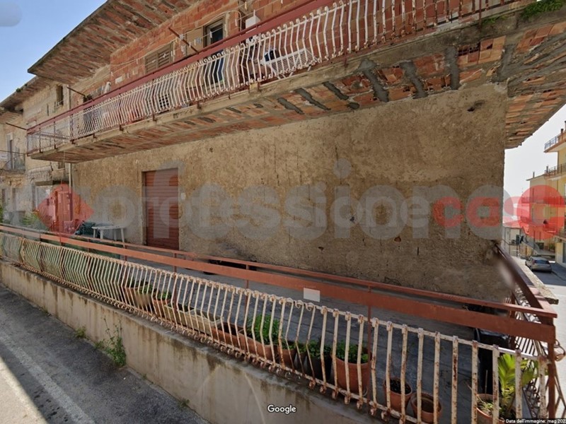 Negozio in Vendita a Montecorvino Pugliano, 249'000€, 306 m²