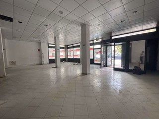 Negozio in Affitto a Cassino, 1'000€, 200 m²