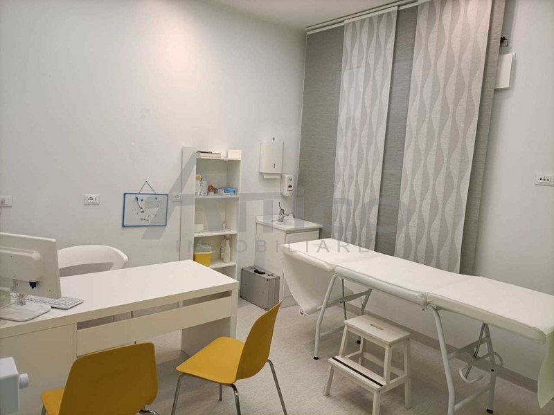 Ufficio in Affitto a Rovigo, zona Centro cittÃ, 2'000€, 