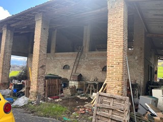 Casa Indipendente in Vendita a Medesano, 70'000&euro;, 250 m²