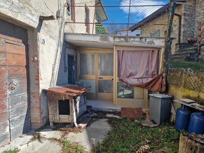 Casa Indipendente in Vendita a Farini, 42'000€, 150 m²