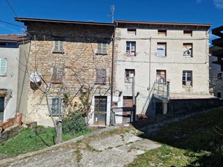 Casa Indipendente in Vendita a Farini, 42'000€, 150 m²