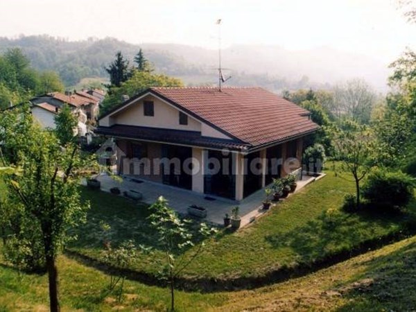 Casa Indipendente in Vendita a Aramengo, zona Gonengo, 285'000€, 387 m²