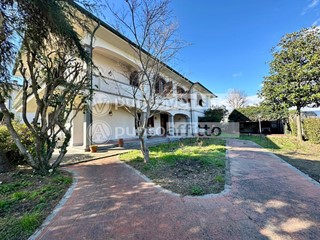 Villa in Vendita a Lucca, zona San Marco, 830'000€, 380 m², arredato