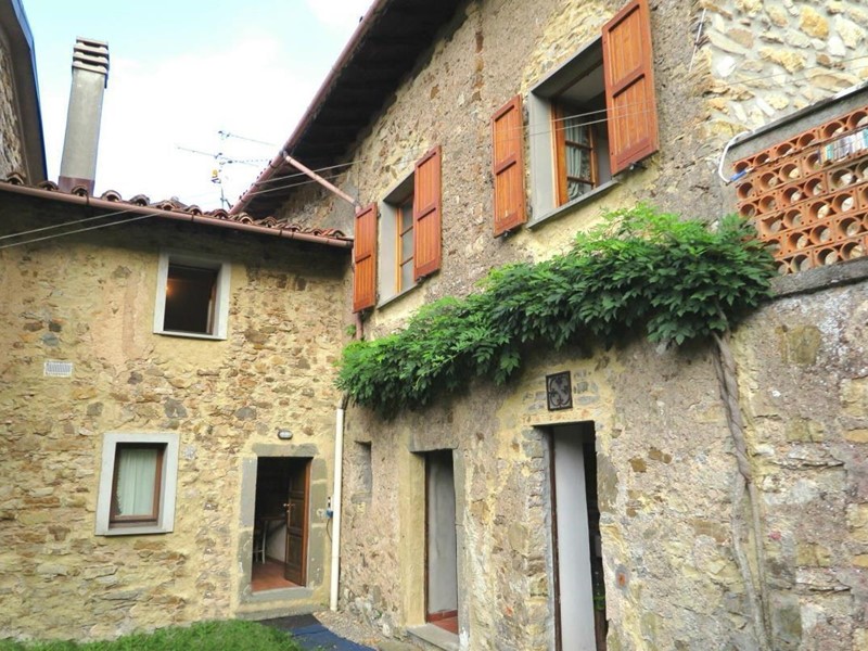 Casale in Vendita a Tresana, zona Careggia, 220'000€, 200 m², arredato