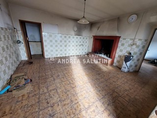 Trilocale in Vendita a Buti, zona Cascine, 80'000€, 126 m², arredato