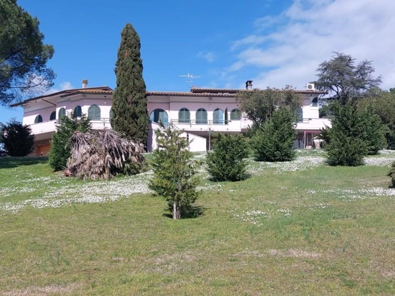 Villa in Vendita a Cerreto Guidi, 1'950'000€, 512 m², arredato, con Box