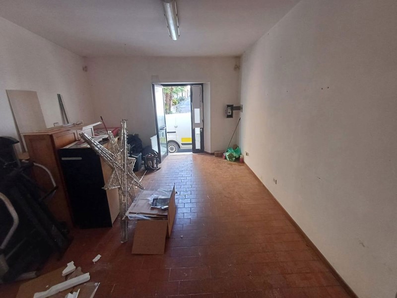 Negozio in Vendita a Ceprano, 33'000€, 25 m²