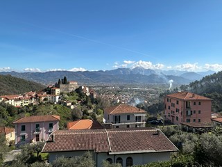 Casa Semi Indipendente in Vendita a Ameglia, 420'000&euro;, 440 m²