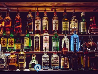 Attività commerciale in Affitto a Padova, 8'000€, 463 m²