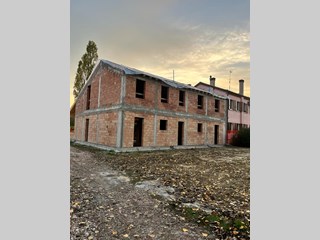 Quadrilocale in Vendita a Venezia, zona Favaro Veneto, 450'000€, 300 m²