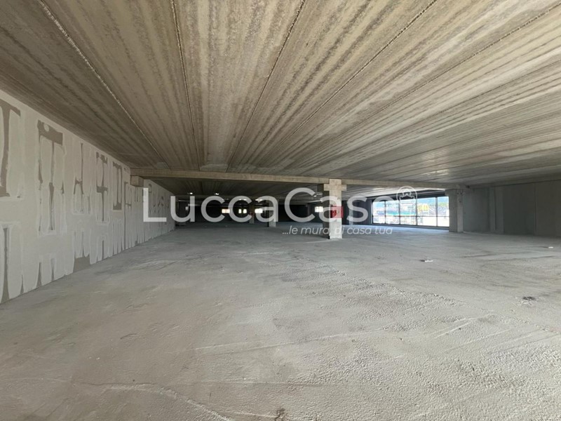 Capannone in Affitto a Camaiore, zona Lido di Camaiore, 15'000€, 1200 m²