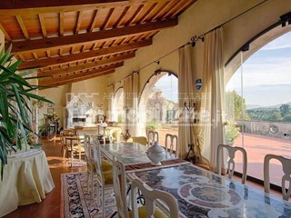 Villa in Vendita a Casciana Terme Lari, zona Cevoli, 690'000€, 720 m²
