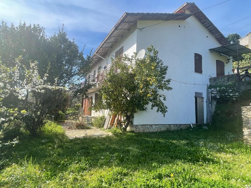 Casa Semi Indipendente in Vendita a Montignoso, zona Cerreto, 110'000€, 70 m², arredato