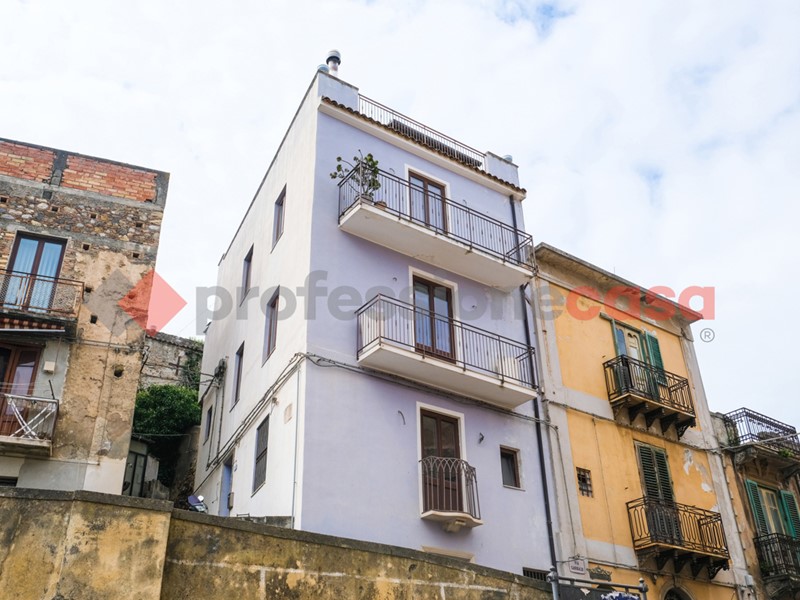 Casa Indipendente in Vendita a Santa Lucia del Mela, 95'000€, 177 m², arredato